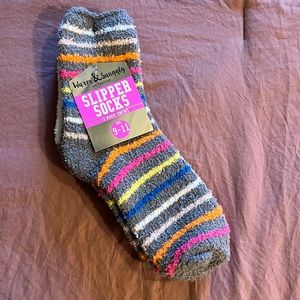 Women’s Comfy Fuzzy Slipper Socks - Size 9-11 - New with Tags